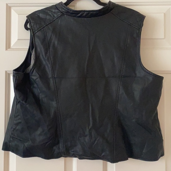 🌹HOST PICK🌹 NWT LANE BRYANT black zippered vest - Picture 8 of 8